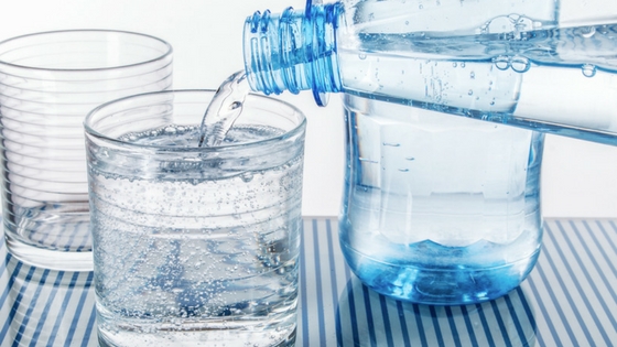 9 Dinge, die schlechte Haut verursachen 7 zu wenig trinken1