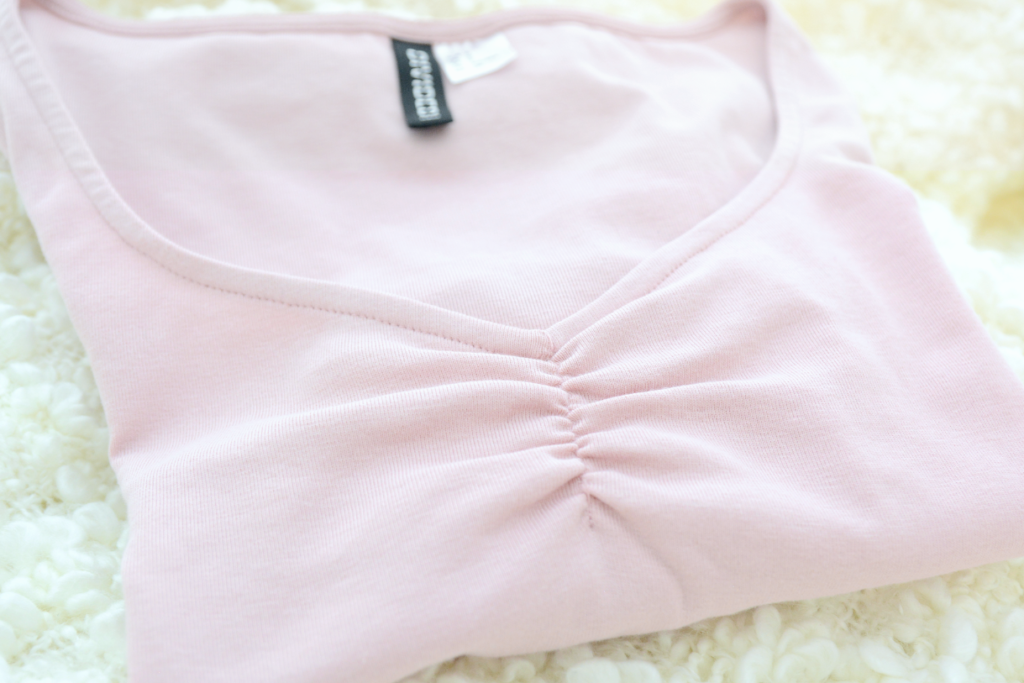 Valentine's Day Makeup: Styling für den Valentinstag 5 valebntinstag cropped top1