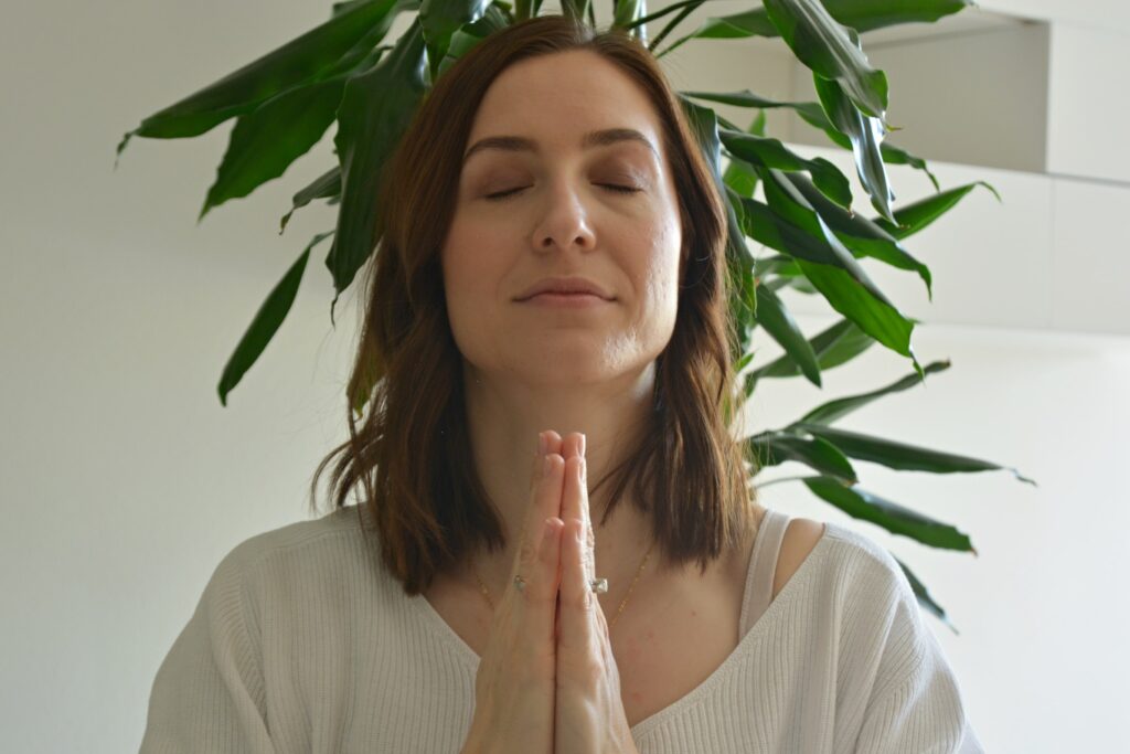 Meditation bei Hashimoto I So kannst du dir selbst helfen 2 Meditation bei hashimoto 8 2 min1